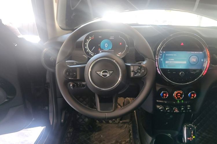 Used MINI 2022 Updated 1.5T COOPER Artist Five-Door Edition Steering Wheel