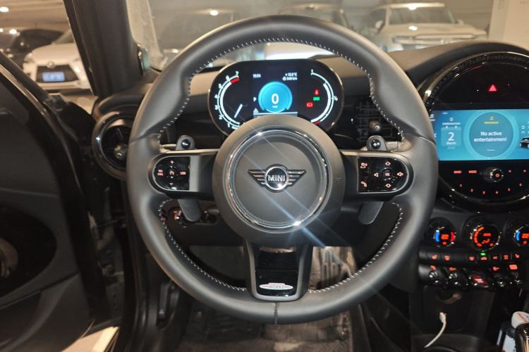 Used MINI 2022 2.0T COOPER S Black Badge Special Edition Five-Door Model Steering Wheel