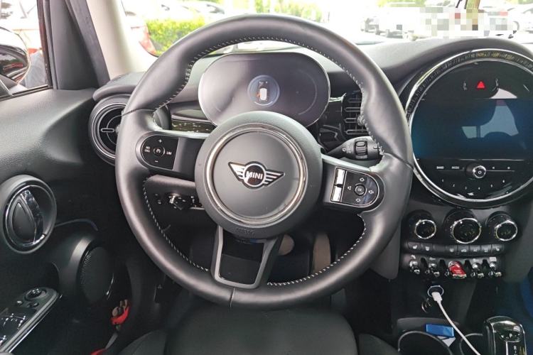 Used MINI 2022 Updated 1.5T COOPER Classic Edition Five-Door Version Steering Wheel
