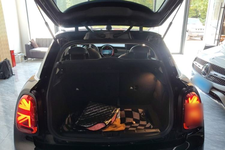 Used MINI 2022 Updated 1.5T COOPER Artist Five-Door Edition Trunk