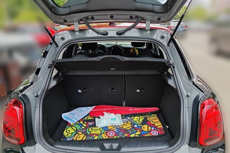Used MINI 2022 Updated 1.5T COOPER Classic Edition Five-Door Version Trunk