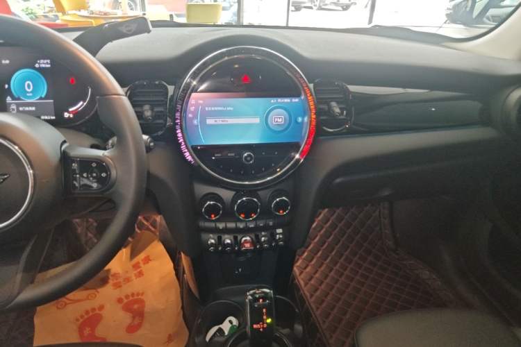 Used MINI 2022 Updated 1.5T COOPER Classic Edition Five-Door Version Audio And AC Panel
