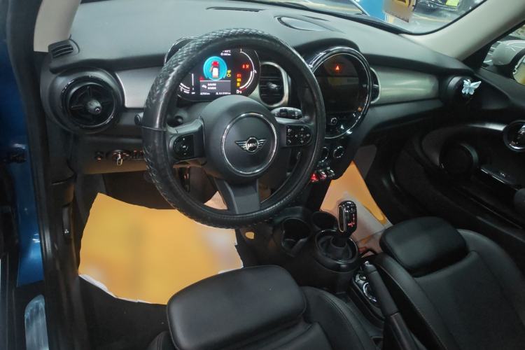 Used MINI 2022 1.5T COOPER Classic Edition Center Console