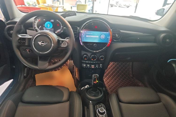 Used MINI 2022 Updated 1.5T COOPER Classic Edition Five-Door Version Center Console