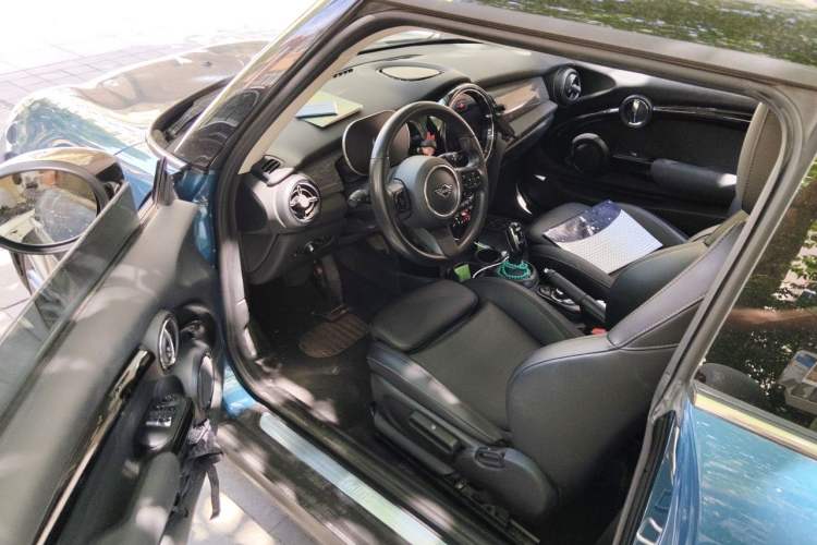 Used MINI 2022 1.5T COOPER Classic Edition Driver Seat