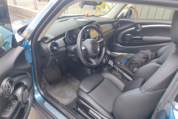 Used MINI 2022 1.5T COOPER Classic Edition Driver Seat