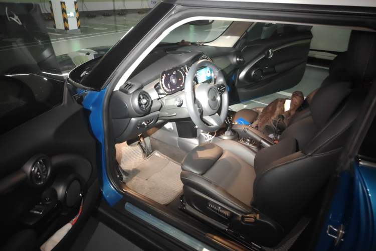 Used MINI 2022 1.5T COOPER Classic Edition Driver Seat
