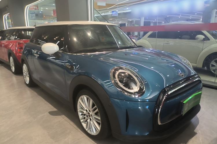 Used MINI 2022 Updated 1.5T COOPER Classic Edition Front Right 45 Deg