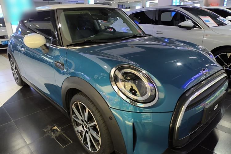Used MINI 2022 Updated 1.5T COOPER Classic Edition Front Right 45 Deg