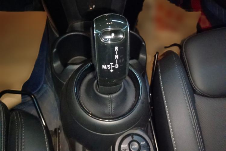 Used MINI 2022 1.5T COOPER Classic Edition Five-Door Version Gear Lever