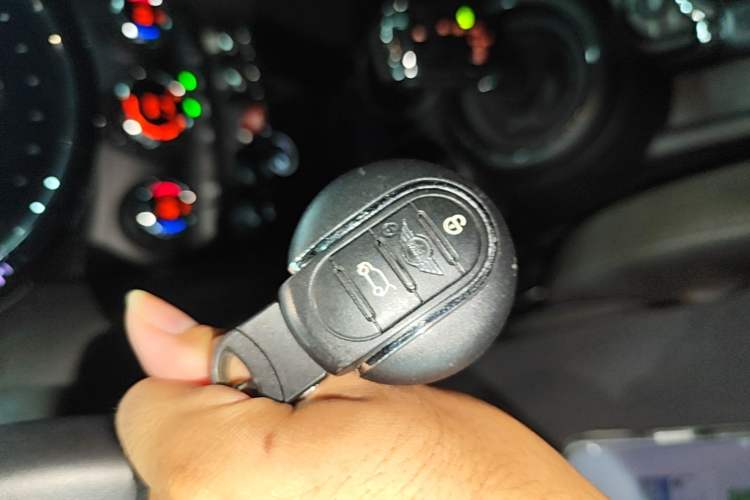 Used MINI 2022 1.5T COOPER Artist Interior 1