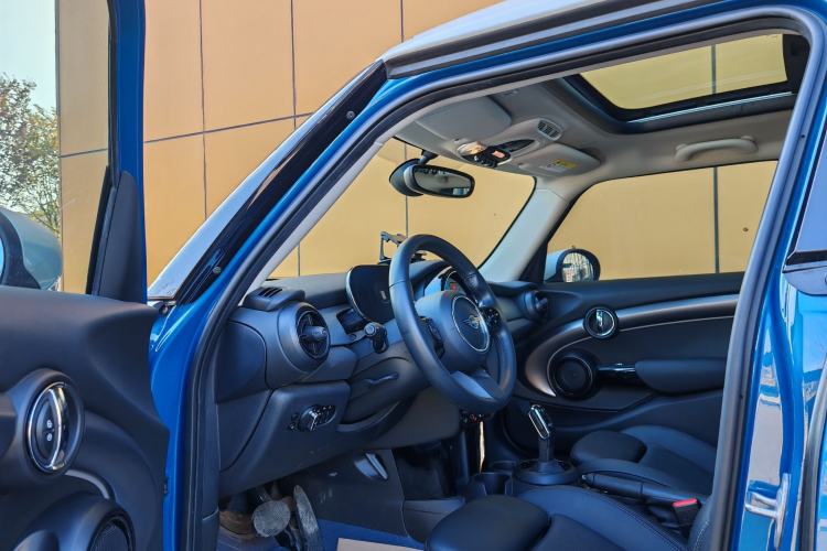 Used MINI 2022 1.5T COOPER Classic Edition Five-Door Version Interior 1