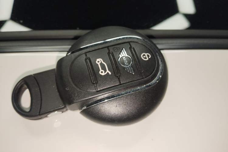 Used MINI 2022 2.0T COOPER S Artist Interior 1
