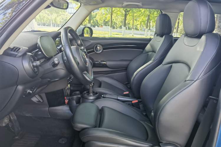 Used MINI 2022 Updated 1.5T COOPER Classic Edition Interior 2