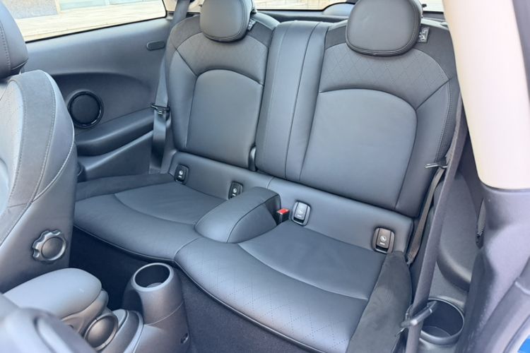 Used MINI 2022 1.5T COOPER Artist Interior 3