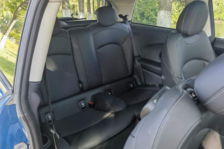 Used MINI 2022 Updated 1.5T COOPER Classic Edition Interior 4