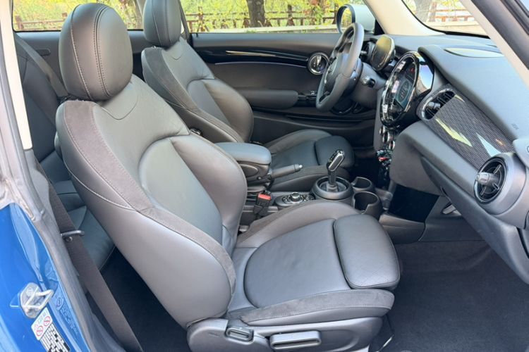 Used MINI 2022 1.5T COOPER Artist Interior 4