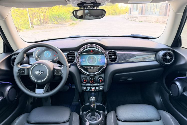 Used MINI 2022 1.5T COOPER Artist Interior 6
