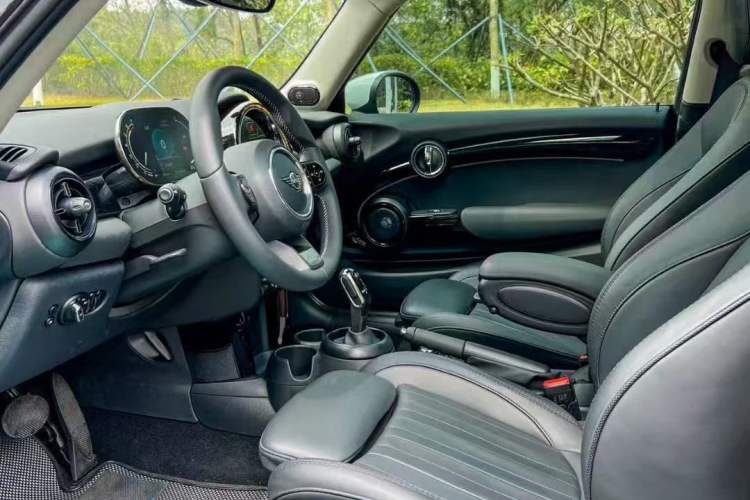 Used MINI 2022 2.0T COOPER S Artist Left Front Seat