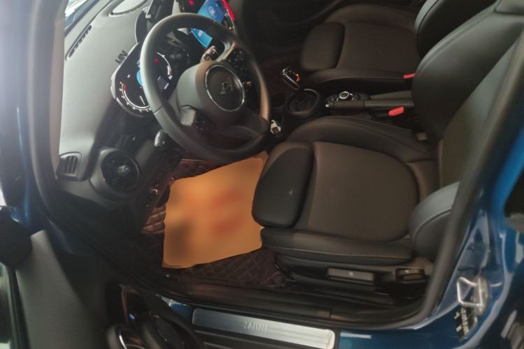 Used MINI 2022 Updated 1.5T COOPER Classic Edition Five-Door Version Left Front Seat