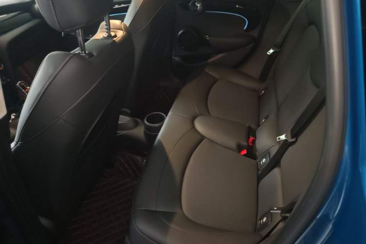 Used MINI 2022 Updated 1.5T COOPER Classic Edition Five-Door Version Left Rear Seat