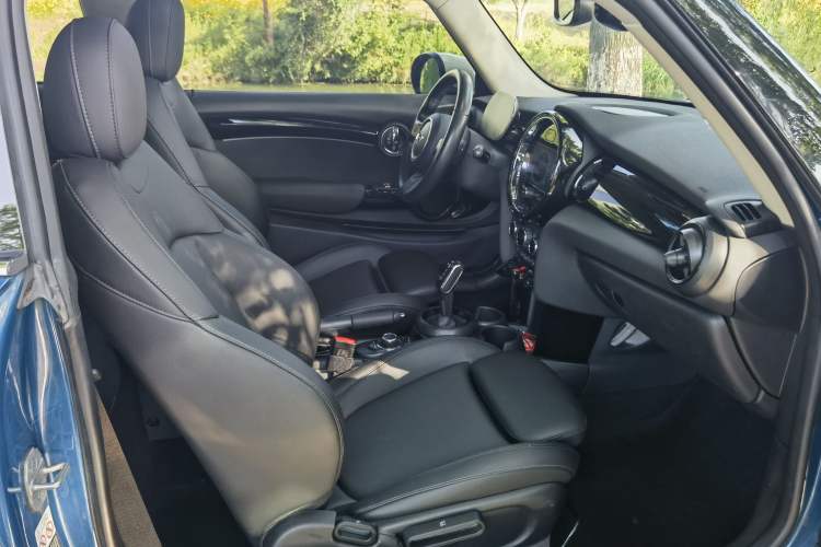 Used MINI 2022 Updated 1.5T COOPER Classic Edition Right Front Seat