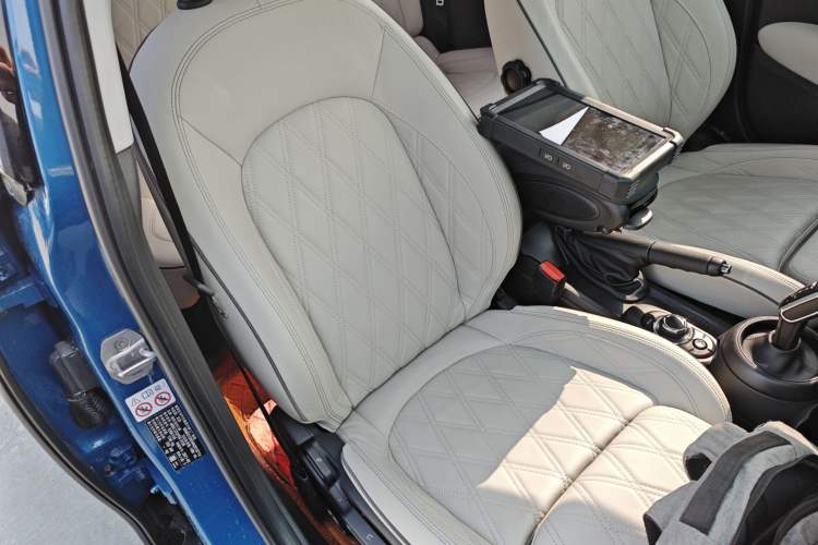Used MINI 2022 1.5T COOPER Artist Five-Door Edition Right Front Seat