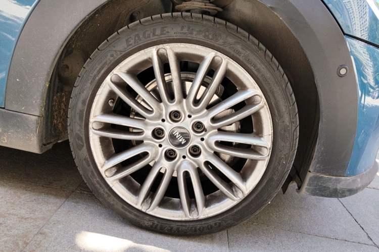 Used MINI 2022 1.5T COOPER Classic Edition Right Front Wheel Hub