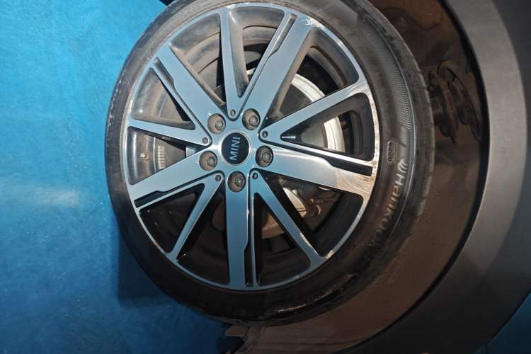 Used MINI 2022 1.5T COOPER Artist Right Front Wheel Hub