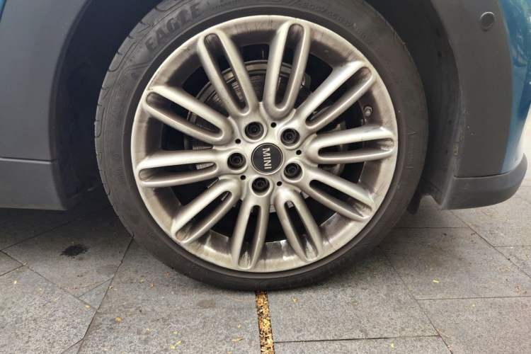 Used MINI 2022 1.5T COOPER Classic Edition Five-Door Version Right Front Wheel Hub
