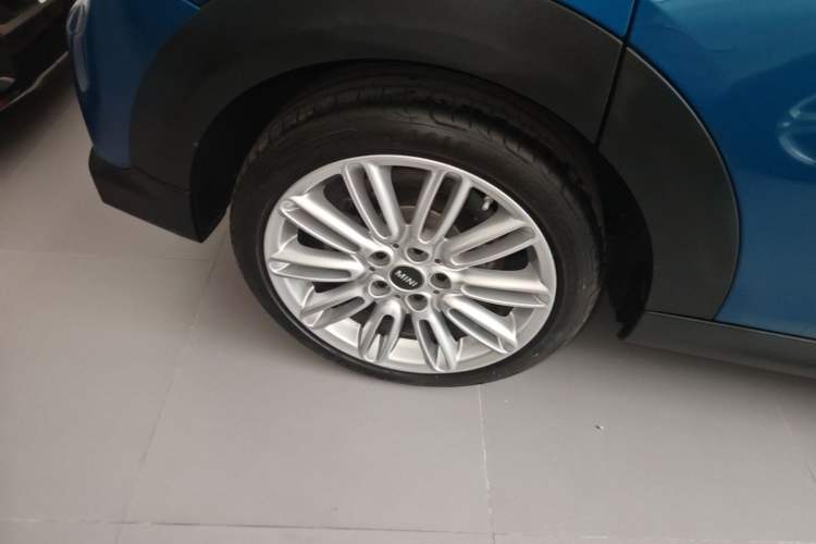Used MINI 2022 Updated 1.5T COOPER Classic Edition Five-Door Version Right Rear Wheel Hub