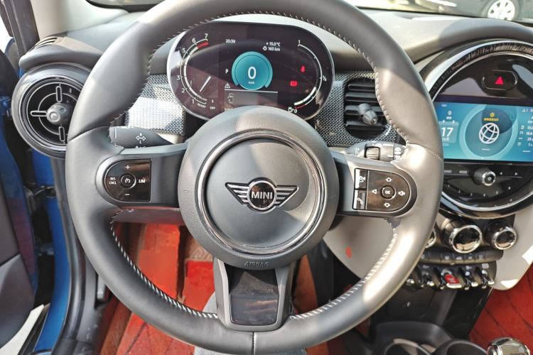 Used MINI 2022 1.5T COOPER Artist Five-Door Edition Steering Wheel