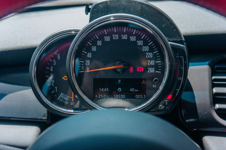 Used MINI 2022 1.5T ONE Odometer Close Up