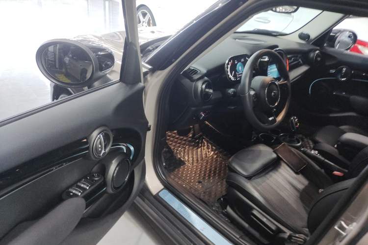 Used MINI 2022 2.0T COOPER S Artist Five-Door Edition Driver Seat
