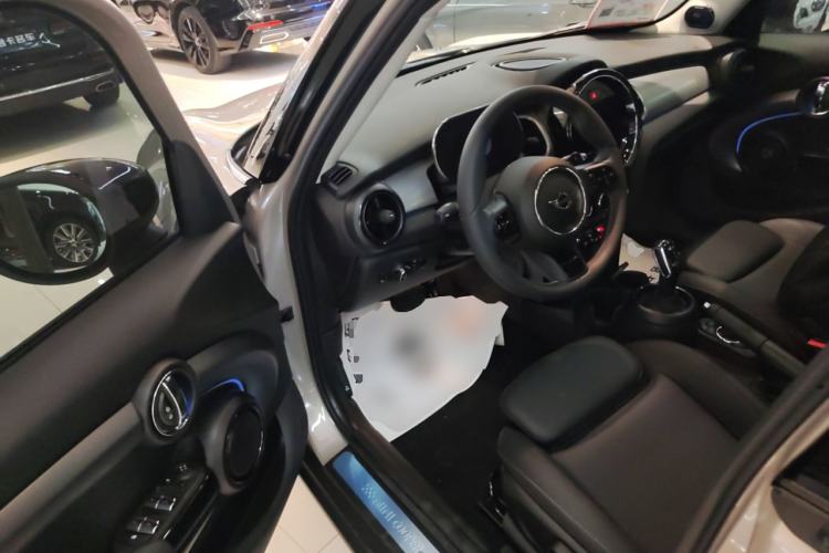 Used MINI 2022 2.0T COOPER S Classic Edition Five-Door Version Interior 3