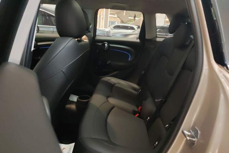 Used MINI 2022 2.0T COOPER S Classic Edition Five-Door Version Interior 4