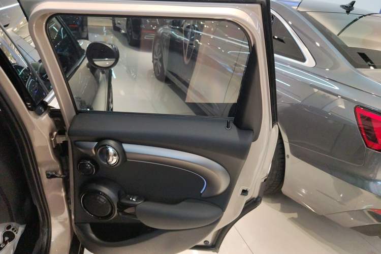 Used MINI 2022 2.0T COOPER S Classic Edition Five-Door Version Interior 6
