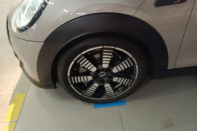 Used MINI 2022 2.0T COOPER S Artist Five-Door Edition Left Front Wheel Hub