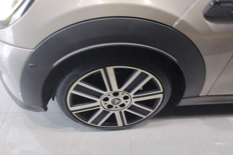 Used MINI 2022 2.0T COOPER S Artist Five-Door Edition Left Front Wheel Hub