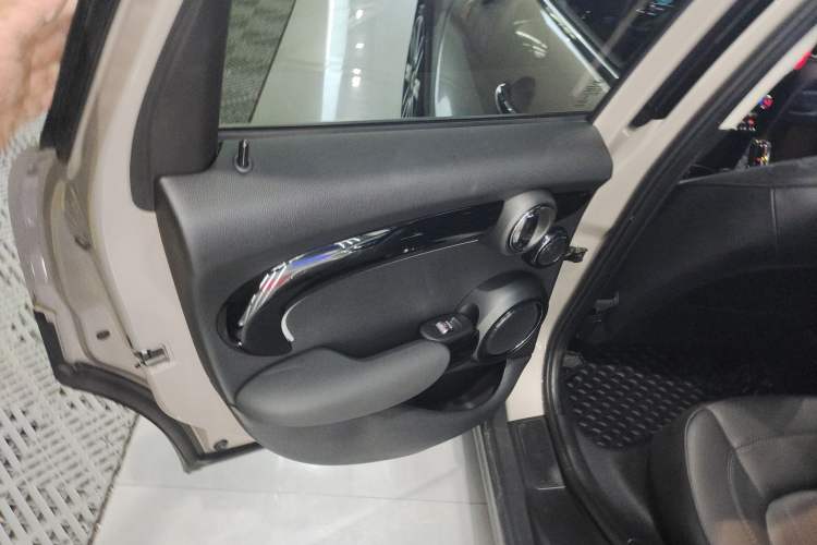 Used MINI 2022 2.0T COOPER S Artist Five-Door Edition Left Rear Door Interior