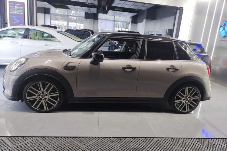 Used MINI 2022 2.0T COOPER S Artist Five-Door Edition Left Side