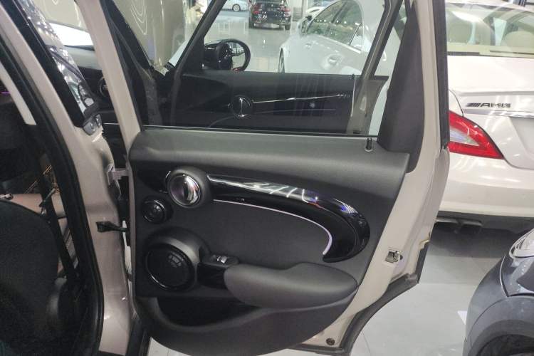 Used MINI 2022 2.0T COOPER S Artist Five-Door Edition Right Rear Door Interior
