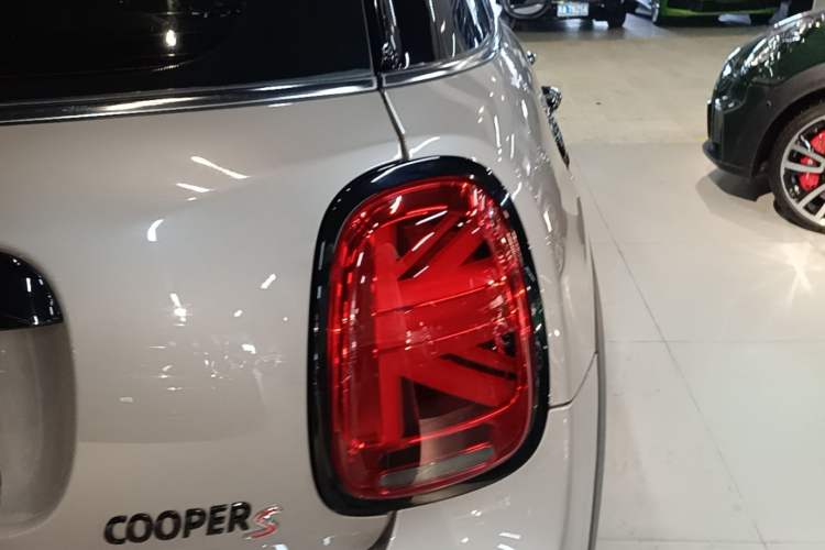 Used MINI 2022 2.0T COOPER S Artist Five-Door Edition Right Rear Taillight