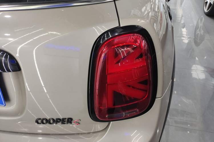 Used MINI 2022 2.0T COOPER S Artist Five-Door Edition Right Rear Taillight