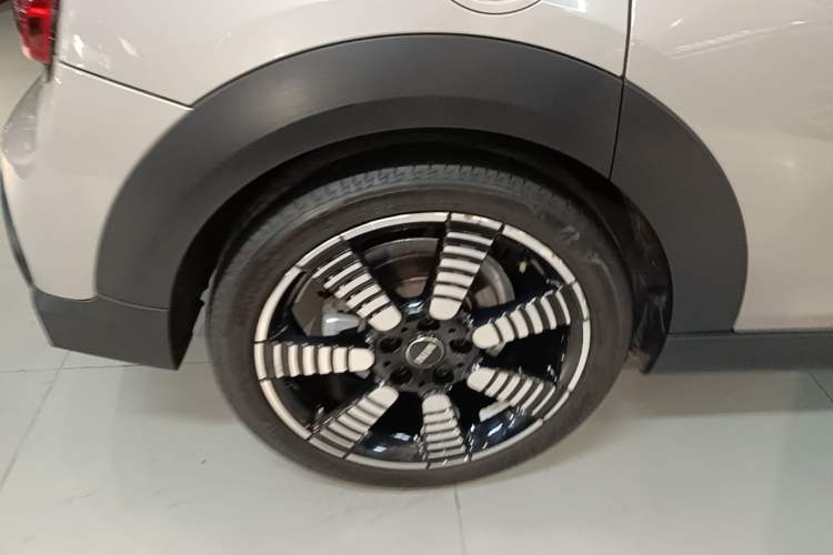 Used MINI 2022 2.0T COOPER S Artist Five-Door Edition Right Rear Wheel Hub