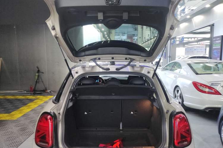 Used MINI 2022 2.0T COOPER S Artist Five-Door Edition Trunk