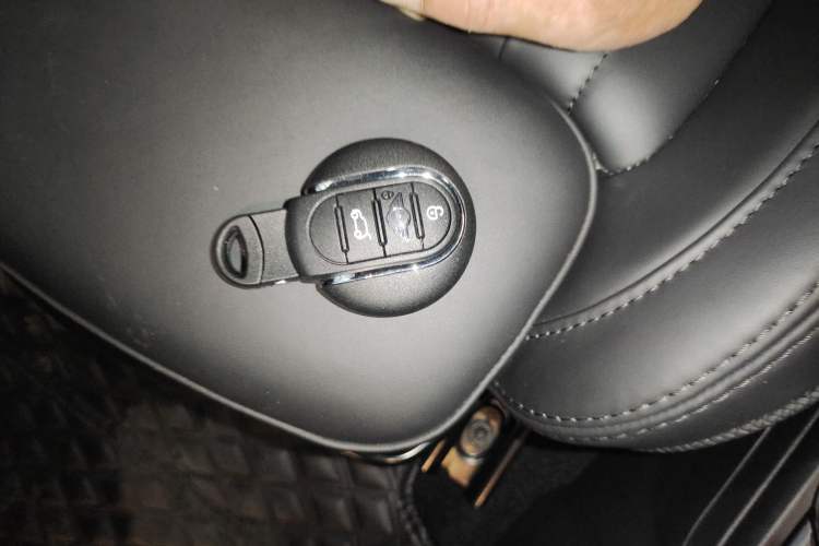 Used MINI 2022 2.0T COOPER S Artist Five-Door Edition Vehicle Key