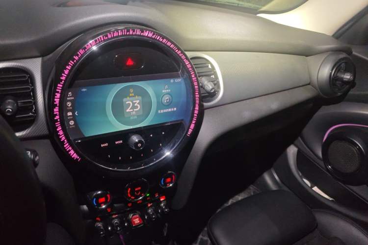 Used MINI 2022 Updated 1.5T COOPER Classic Edition Five-Door Version Audio And AC Panel