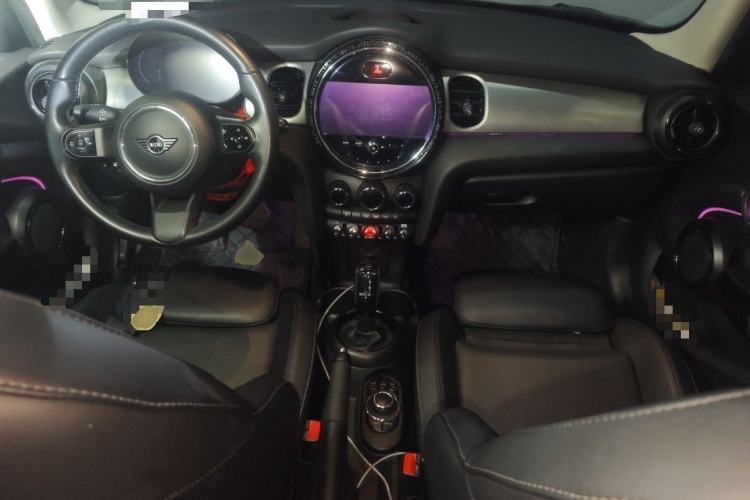 Used MINI 2022 Updated 1.5T COOPER Classic Edition Five-Door Version Center Console