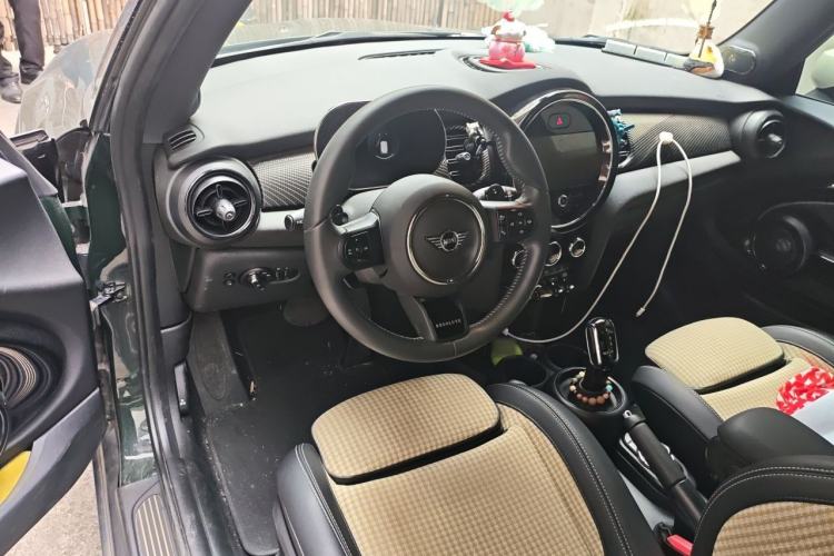 Used MINI 2022 2.0T COOPER S Obsession Special Edition Center Console